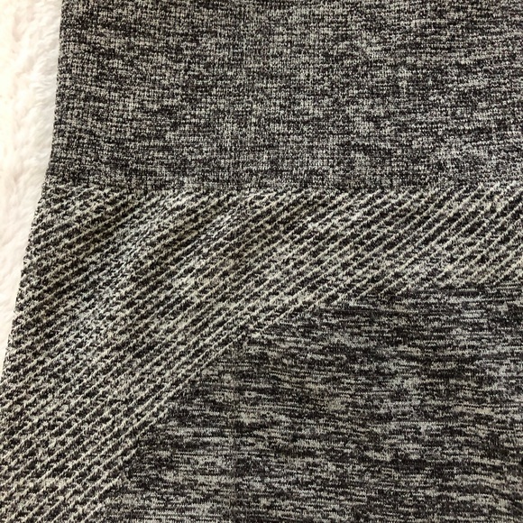 Light grey stretchy sport Women’s leggings with different textures one size - Picture 8 of 10